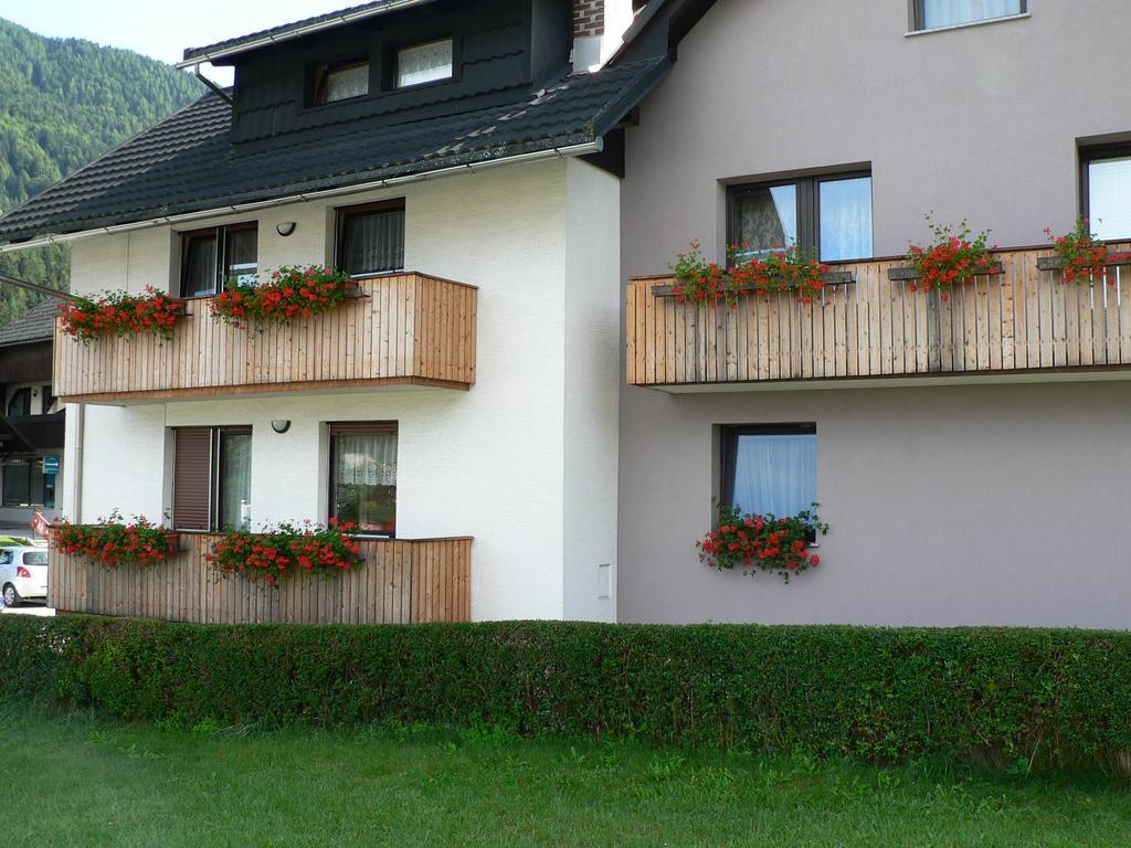 Apartments And Holiday Home Grohar Kranjska Gora Habitación foto